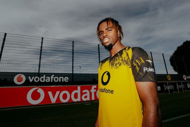 "Borussiya" Karni Çukvuemekini "Çelsi"dən transfer etdi