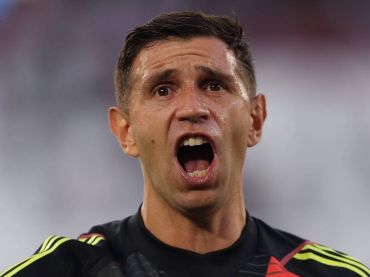 “Mançester Yunayted” Emiliano Martineslə razılıq əldə edib