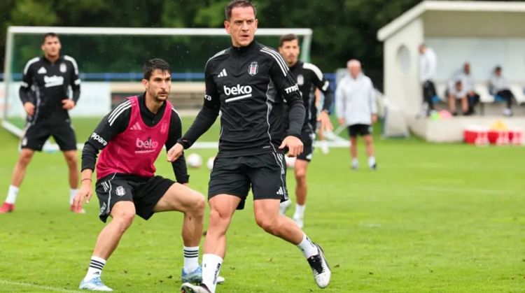 "Beşiktaş" iki futbolçusunu göndərdi