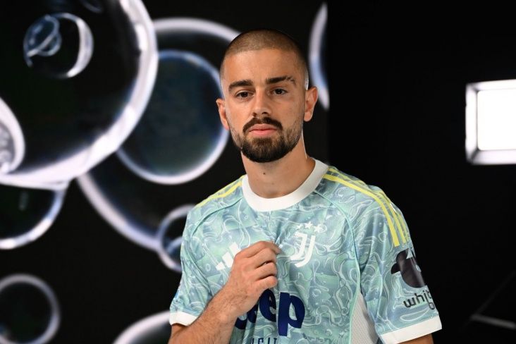 “Yuventus” Kosova millisinin hücumçusu ilə gücləndi