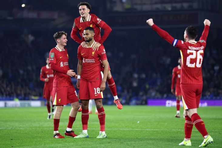 "Liverpul" heyətinə yeni müdafiəçi alır