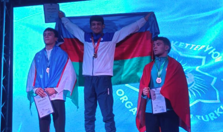 Azərbaycan güləşçiləri beynəlxalq yarışın ilk günündə 4 medal qazanıblar