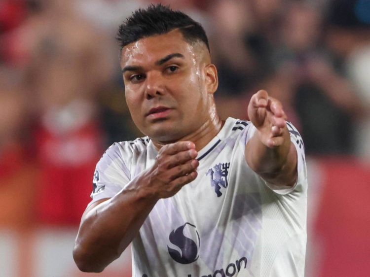 "Mançester Yunayted" Kazemiroya əvəzləyici tapıb