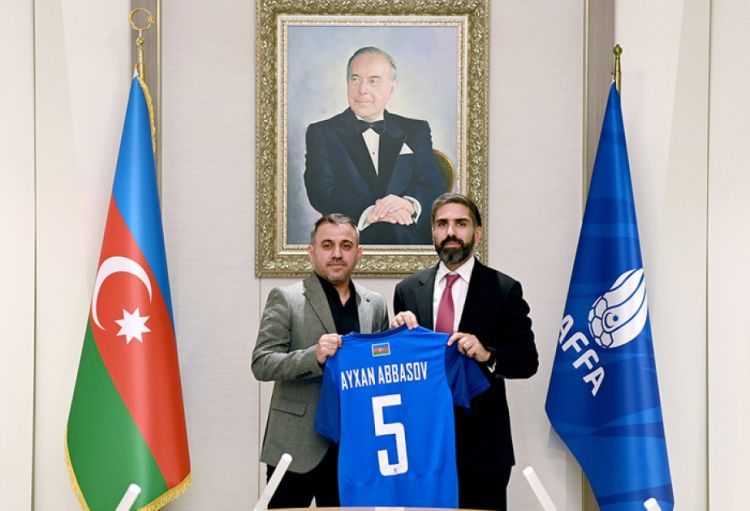 Ayxan Abbasov Azərbaycan millisinin baş məşqçisi təyin olunub