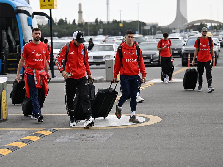 Azərbaycan millisi Fransa ilə oyun üçün Parisə yollanıb