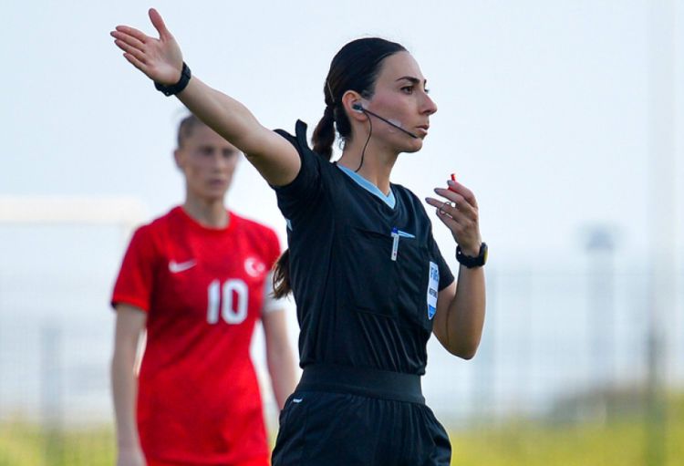 Azərbaycanın qadın FIFA referisi seçmə mərhələnin 3 oyununa təyinat alıb