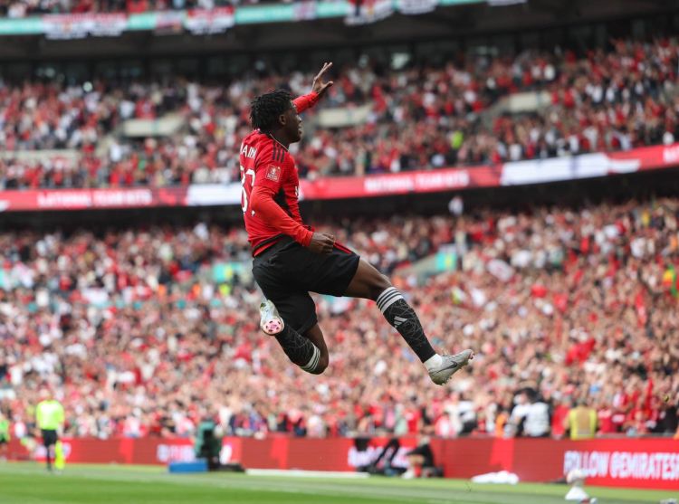 "Tottenhem" "Mançester Yunayted"in gənc yarımmüdafiəçisini istəyir