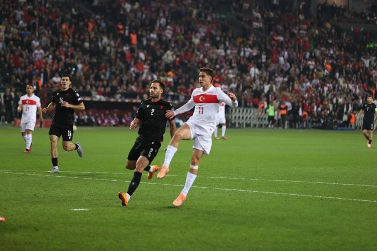 Türkiyə Gürcüstanı, İngiltərə Latviyanı darmadağın etdi