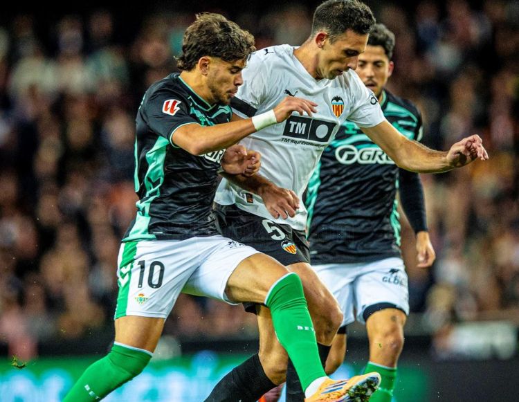  “Valensiya” evdə xal itirdi