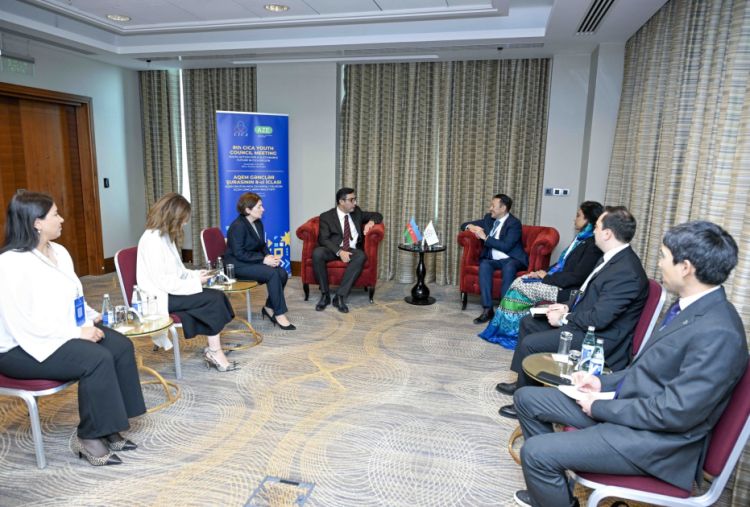 Gənclər və idman naziri AQEM-in baş katibi ilə əməkdaşlıq məsələlərini müzakirə edib