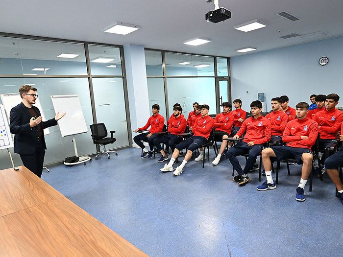 Azərbaycanın U-19 millisi üçün maarifləndirici sessiya təşkil olunub