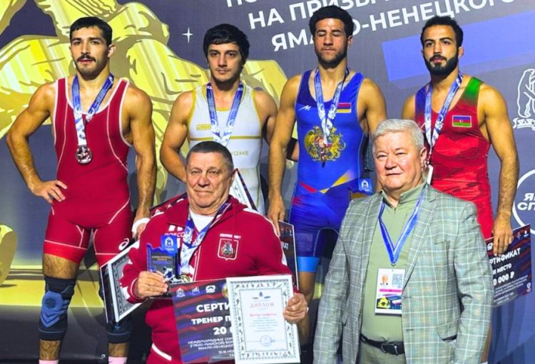 Azərbaycan güləşçiləri Rusiyadan 5 medalla qayıdırlar