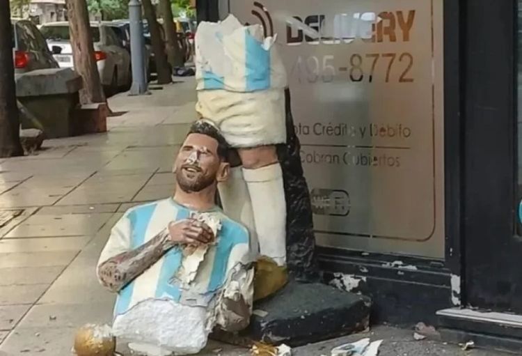 Argentinada Lionel Messinin heykəli dağıdıldı
