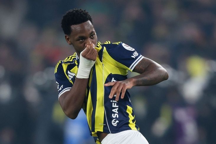 “Qalatasaray” “Fənərbağça”nın futbolçusu barədə cinayət işi tələb edib