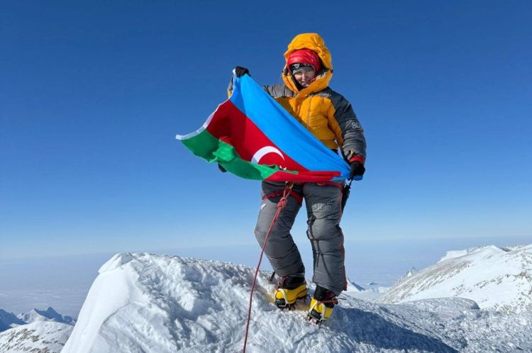 Azərbaycan alpinisti Antarktidanın ən yüksək zirvəsini fəth edib