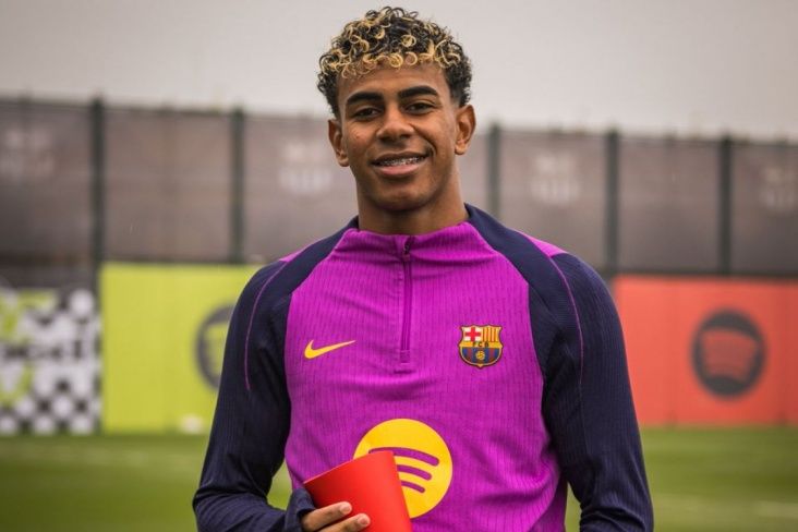 Lamin Yamal noyabrın ən yaxşı futbolçusu seçildi