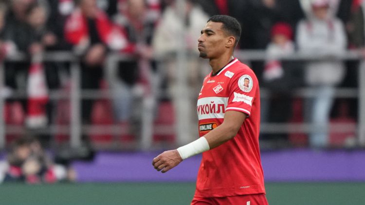 “Beşiktaş” “Fənərbağça”nın sabiq futbolçusunu transfer edir