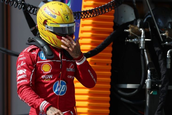 Həmilton üçüncü sərbəst yürüşdə qəzaya uğradı və sessiya dayandırıldı  - FOTO