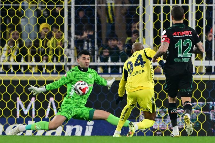  "Fənərbağça"dan darmadağın