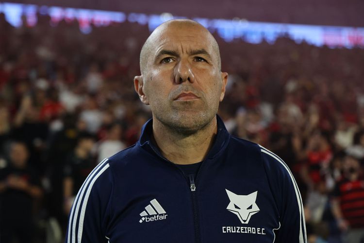 Braziliya klubu baş məşqçisi ilə yollarını ayırdı