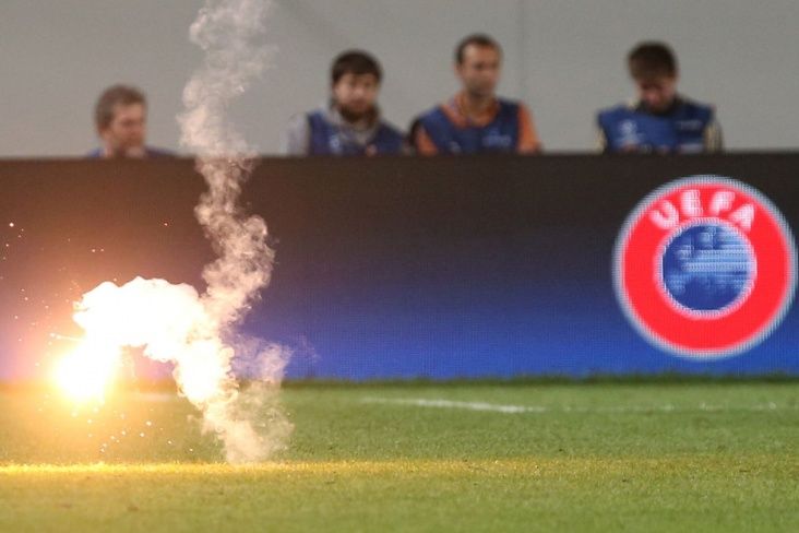 "Barselona" "Ayntraxt"dan azarkeş ziyanı üçün 6 min avro tələb edir