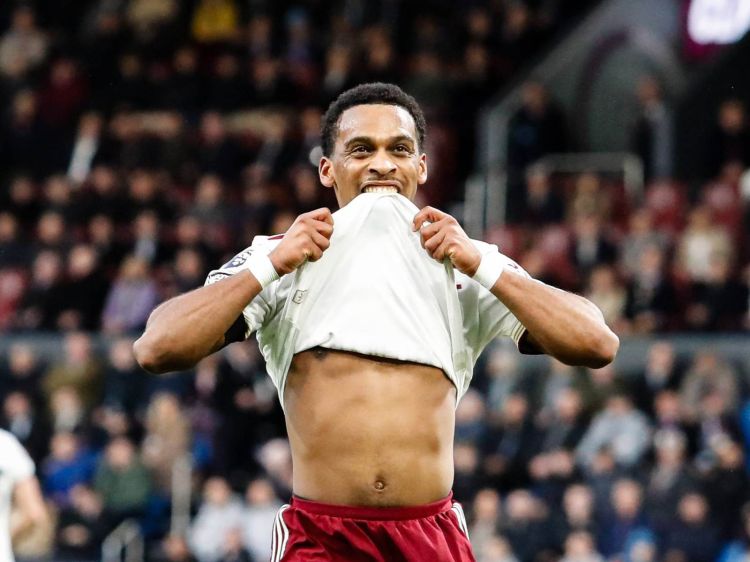 “Arsenal” Timberlə müqaviləni uzatmağa yaxındır