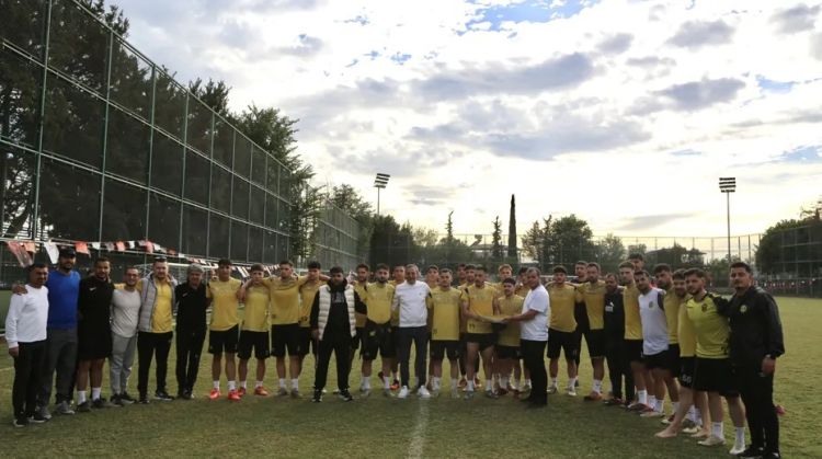 Türkiyənin tanınmış klubu növbəti mövsümü III Liqada keçirəcək