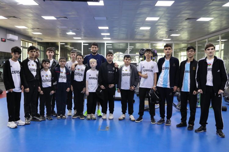 İnternat tipli xüsusi ümumtəhsil məktəbinin şagirdləri "Qarabağ" klubunun qonağı olublar