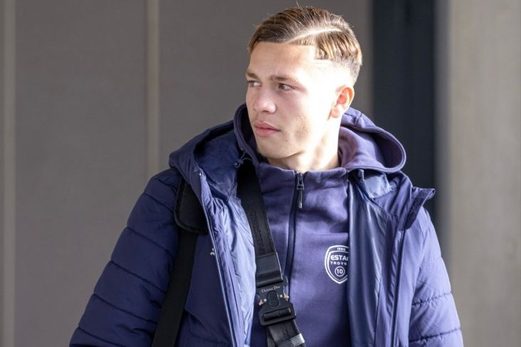 "Mançester Siti" 18 yaşlı hücumçu transfer edir