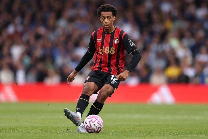 İngiltərə nəhəngləri Adamsı hədəfə aldı