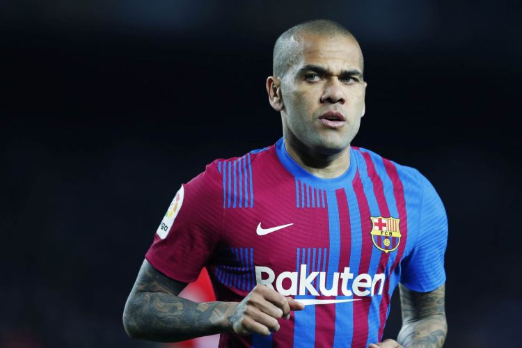 Dani Alveş 42 yaşında futbola qayıdır