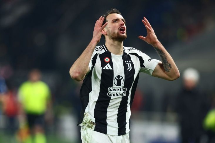 “Milan” onu “Yuventus”dan transfer etmək üçün iki oyunçusunu təklif etməyə hazırdır