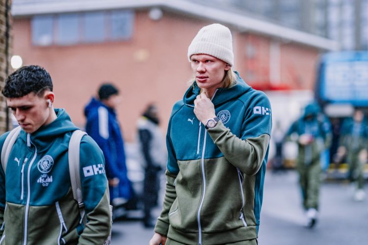 Haland İngiltərə pasportu almaq istəyir