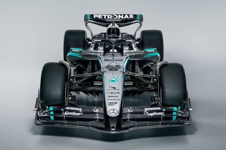 “Mercedes” loqotipini yenilədi  - FOTO