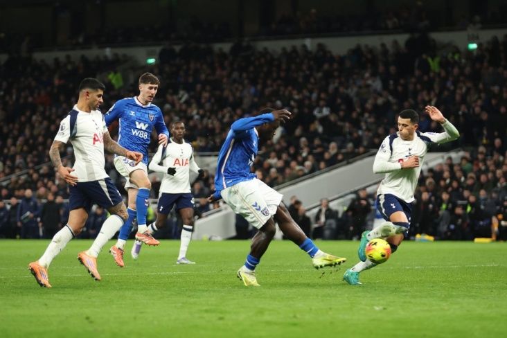 “Tottenhem” evdə xal itirdi