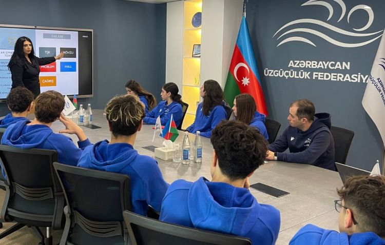 Üzgüçülük üzrə Azərbaycan millisinin üzvlərinə seminar keçirilib