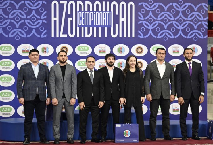 Azərbaycanın veteran güləşçiləri mükafatlandırılıblar