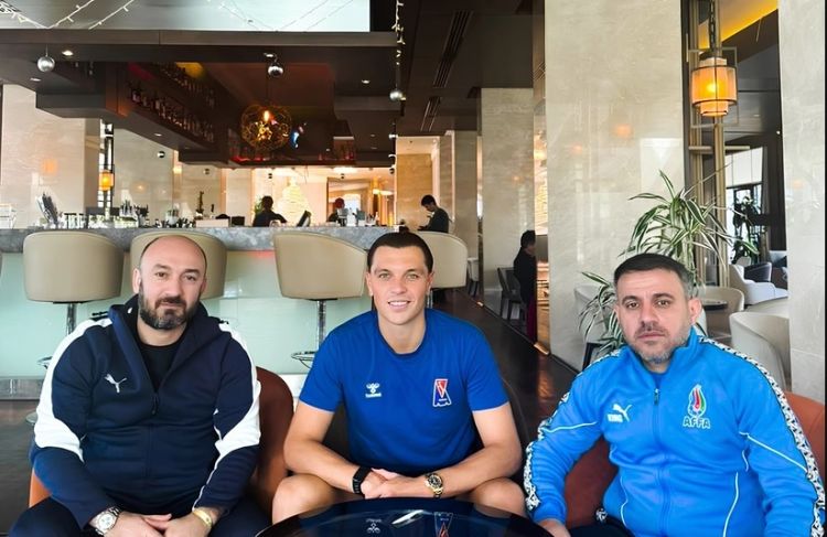 Millimizin baş məşqçisi Ayxan Abbasov Renat Dadaşovla Antalyada görüşüb