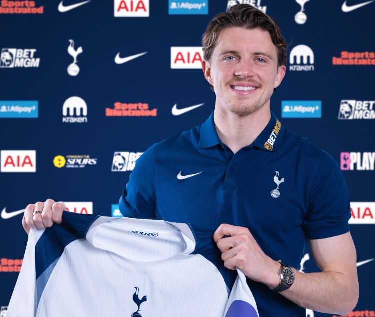 Konor Qallaher rəsmən “Tottenhem”də