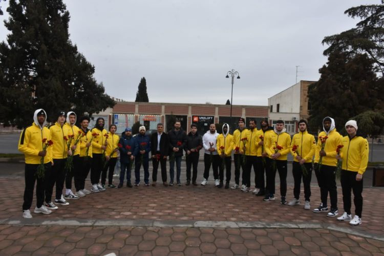 “Gəncə" basketbol klubunun kollektivi 20 Yanvar şəhidlərinin xatirəsini anıb