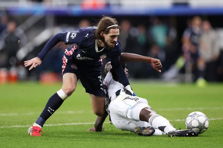 “Nyukasl" evdə PSV-yə şans vermədi