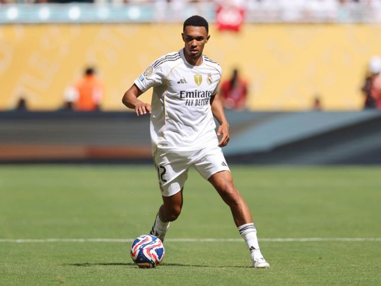 Aleksander-Arnold “Real”da xoşbəxt deyil