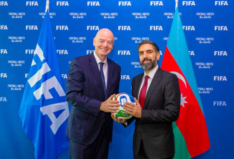 Rövşən Nəcəf FIFA prezidenti ilə görüşüb