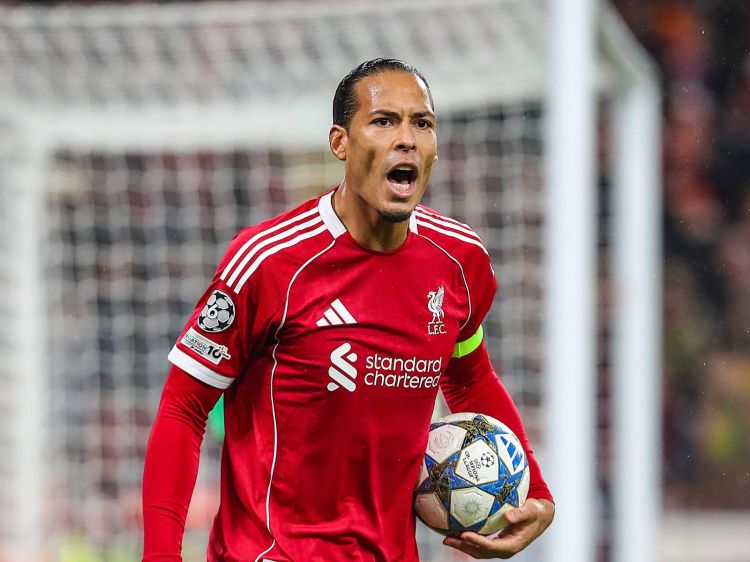 Van Deyk “Liverpul”un Premyer Liqa rekordunu təkrarladı