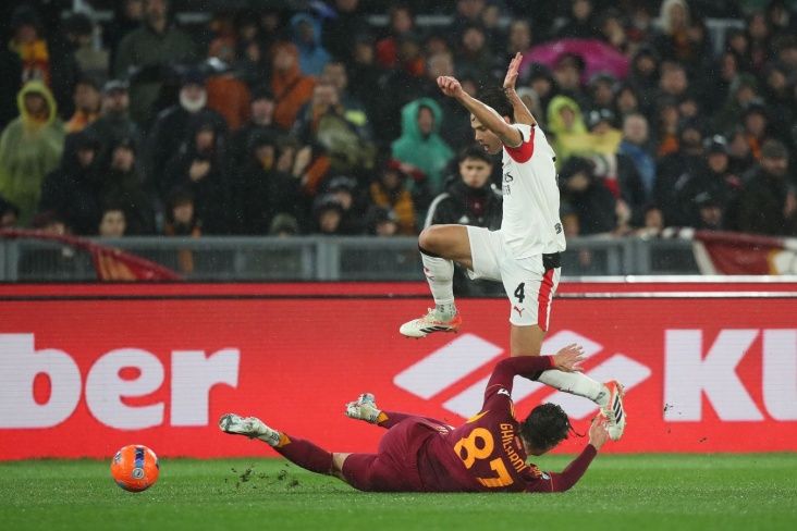 “Roma” evdə “Milan”la heç-heçə etdi