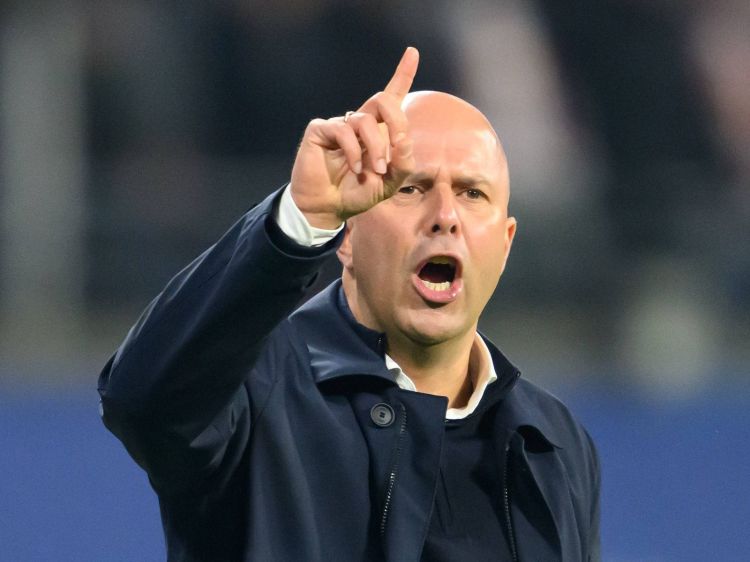 “Liverpul” növbəti mövsümdə Arne Slotla davam etməyəcək