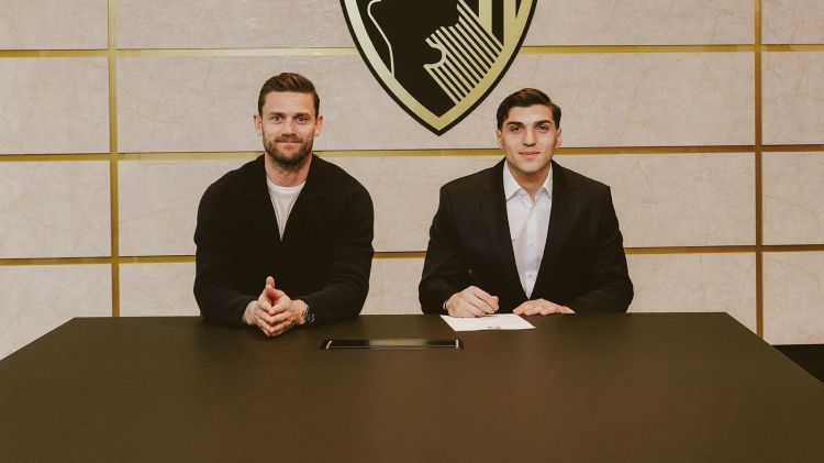 “Bornmut” yunan qapıçı ilə müqavilə bağladı