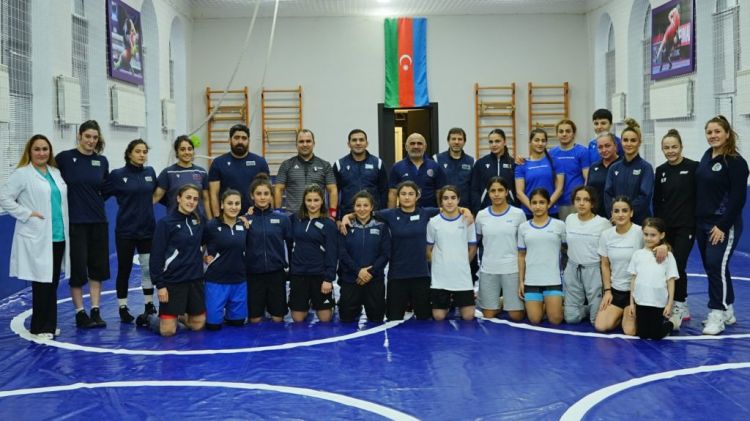 Azərbaycanın qadın güləşçiləri UWW-nin qəbul etdiyi yeni qaydalarla tanış olublar