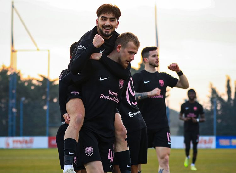 “Sabah” iki rekordunu təkrarladı