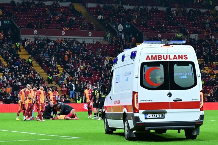 “Qalatasaray”ın futbolçusu huşunu itirdi